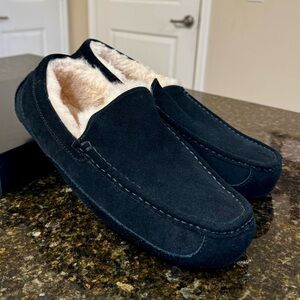 UGG Men's Ascot Sheepskin in Black Suede Slip-On Loafers
